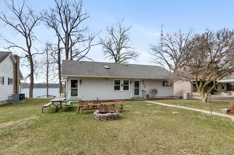 Exterior - 632 Dorbert Dr, Waterloo, MI 49259 photo 2 of 7