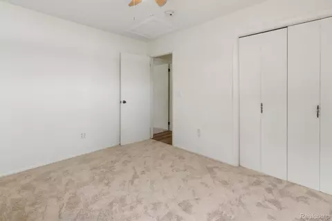 Bedroom - 632 Dorbert Dr, Waterloo, MI 49259 photo 6 of 7