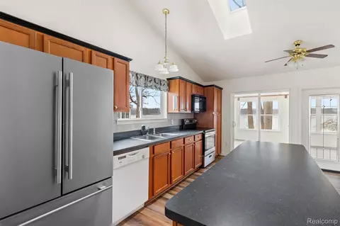Kitchen - 632 Dorbert Dr, Waterloo, MI 49259 photo 2 of 3