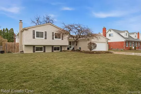 2327 Hillcrescent Dr, Troy, MI 48085