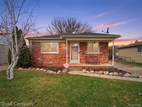 29191 Mcdonald St, Roseville, MI 48066