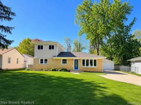 23330 Duprey St, Macomb, MI 48042