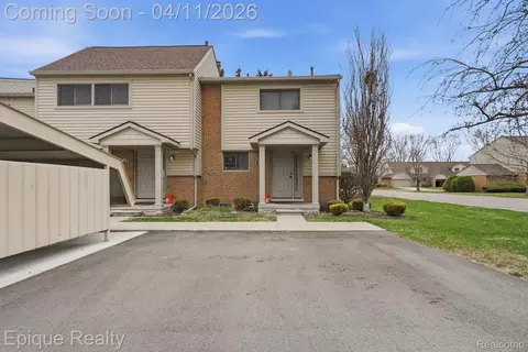 3895 Old Creek Rd, Troy, MI 48084