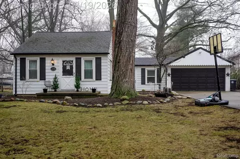 14576 Bainbridge St, Livonia, MI 48154