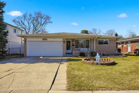 34839 Beaver Dr, Sterling Heights, MI 48312