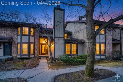 25178 Maplebrooke Dr, Southfield, MI 48033