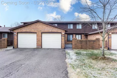26541 Summerdale Dr, Southfield, MI 48033