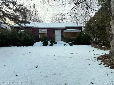 4302 Huckleberry Ln, Flint, MI 48507