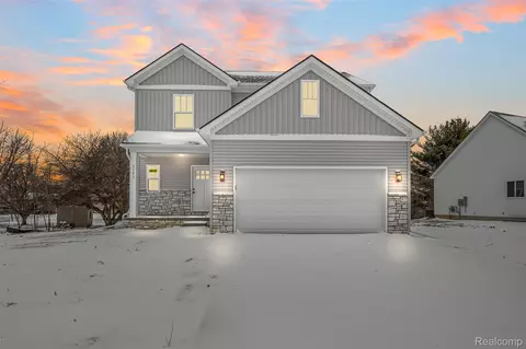 5212 Farmridge Ln, Grand Blanc, MI 48439