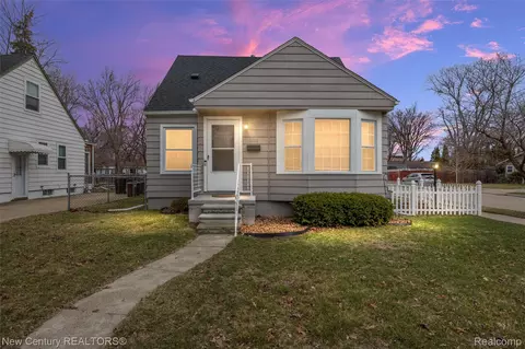 609 E Baker Ave, Clawson, MI 48017