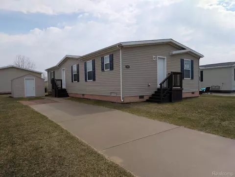 11033 Quail Run Ct, Green Oak, MI 48178