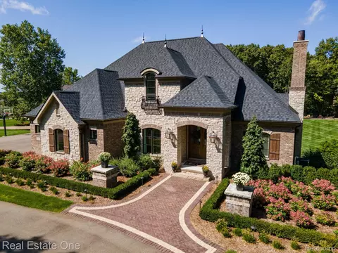 5525 Avington Pkwy, Independence, MI 48348