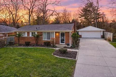 19871 Saxton Ave, Southfield, MI 48075