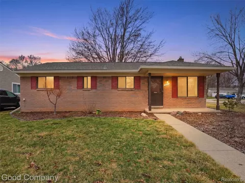 8717 Cologne Dr, Sterling Heights, MI 48314