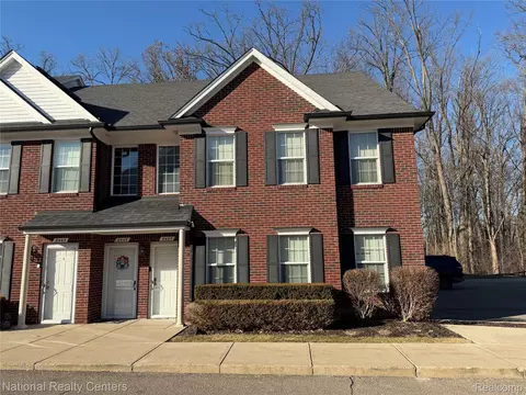 8455 Williamstown Dr, Shelby Township, MI 48316