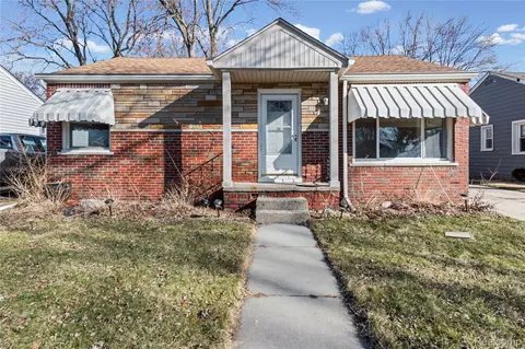22459 Daniels St, Saint Clair Shores, MI 48081