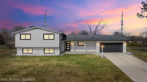 5316 Centerbrook Dr, West Bloomfield, MI 48322