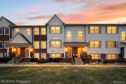 730 Eagle Dr #14, Fenton, MI 48430