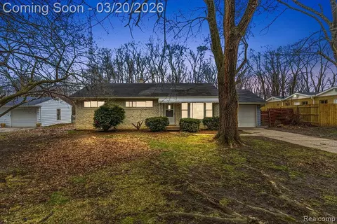 3485 Hammerberg Rd, Flint, MI 48507