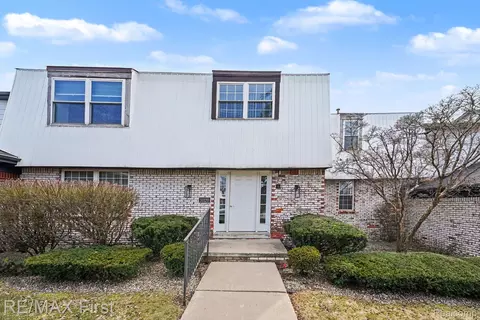 31120 Hunters Dr #98, Farmington Hills, MI 48334