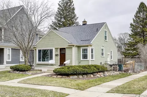 602 N Vermont Ave, Royal Oak, MI 48067