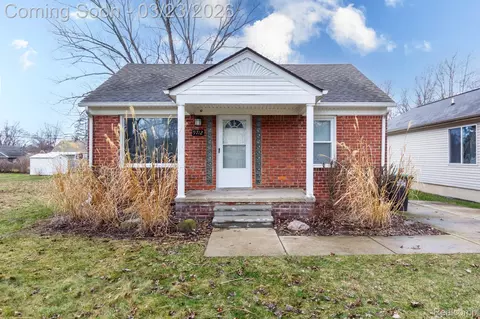 9712 Cherokee St, Taylor, MI 48180
