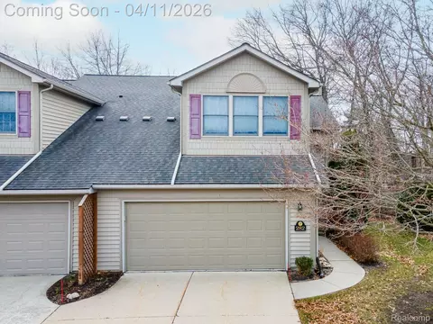 282 Stratford Ln, Orion, MI 48360