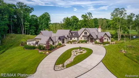 1286 Gray Fox Ct, Marion, MI 48843