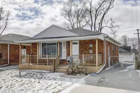 503 W Elmwood Ave, Clawson, MI 48017