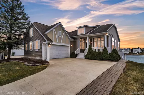 985 Watersedge Ct, Oxford, MI 48371