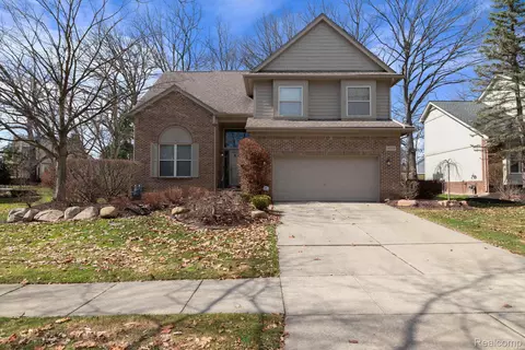 40700 Kingsley Ln, Novi, MI 48377