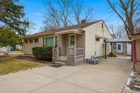 916 Buckingham Ave, Flint, MI 48507