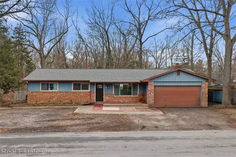 2276 Lakewood Way, Pinckney, MI 48169