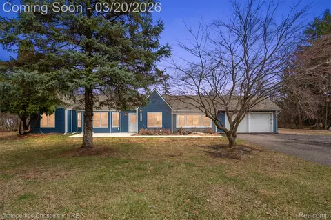 24560 Orchard Lake Rd, Farmington Hills, MI 48336