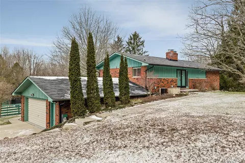 9801 Gibbs Rd, Springfield, MI 48348