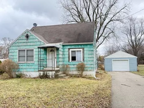 2251 Howe Rd, Burton, MI 48519