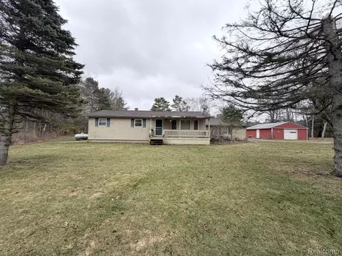 10157 Willowbrook Dr, Flushing, MI 48433