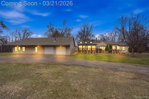 12913 9 Mile Rd, Green Oak, MI 48178