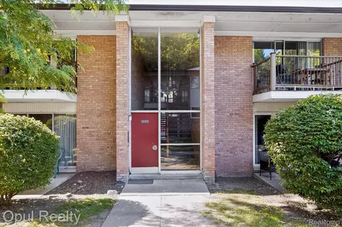 1237 Island Dr #203, Ann Arbor, MI 48105