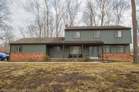 2851 Onagon Trl, Waterford, MI 48328