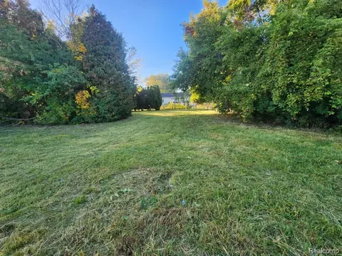 0 000 15 Mile Rd, Clinton, MI 48035