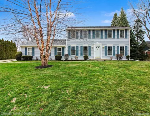 42356 Cotswold Ct, Northville, MI 48168