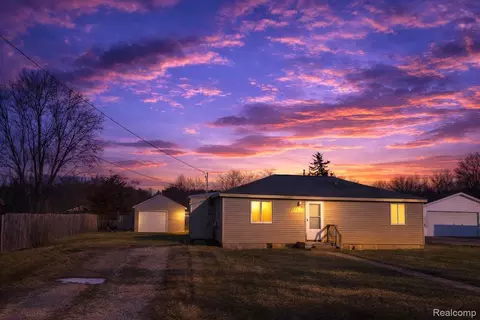 7379 Lawrence St, Mundy, MI 48439