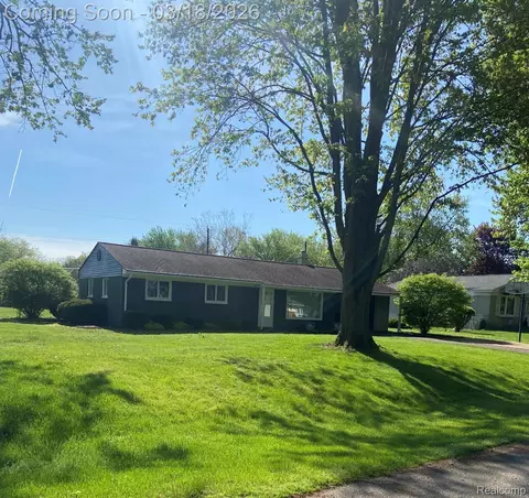 6372 Peach Dr, Village Of Clarkston, MI 48346
