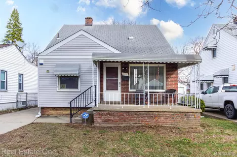 6076 Warwick St, Detroit, MI 48228