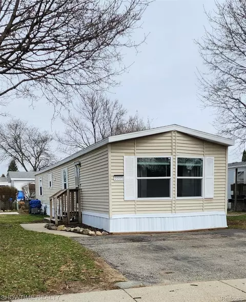 2005 Marmoor Dr, Shelby Township, MI 48317
