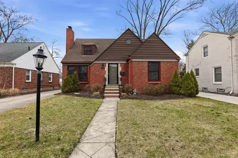 10814 Elgin Ave, Huntington Woods, MI 48070