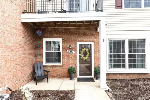 3377 Kneeland Cir, Howell, MI 48843