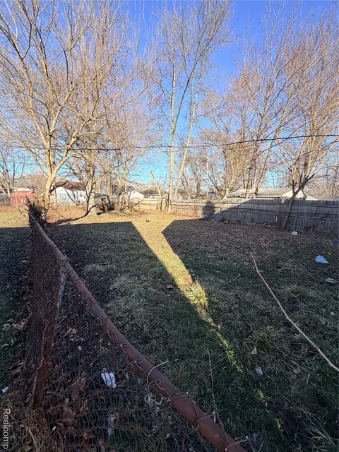 8277 Stout St, Detroit, MI 48228