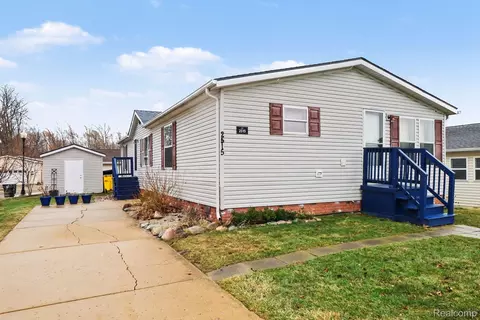 2515 Shakespeare Ln, Northville, MI 48167